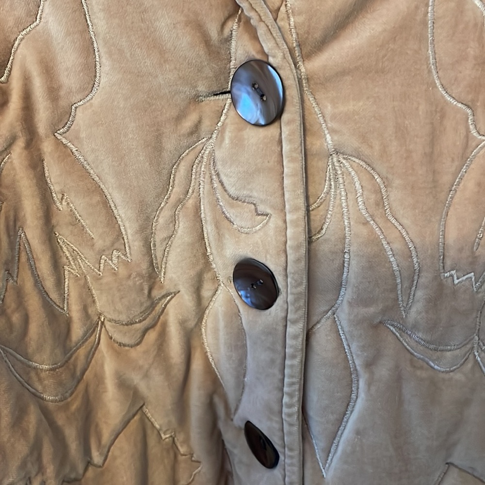 Ladies jacket. - Picture 2 of 3